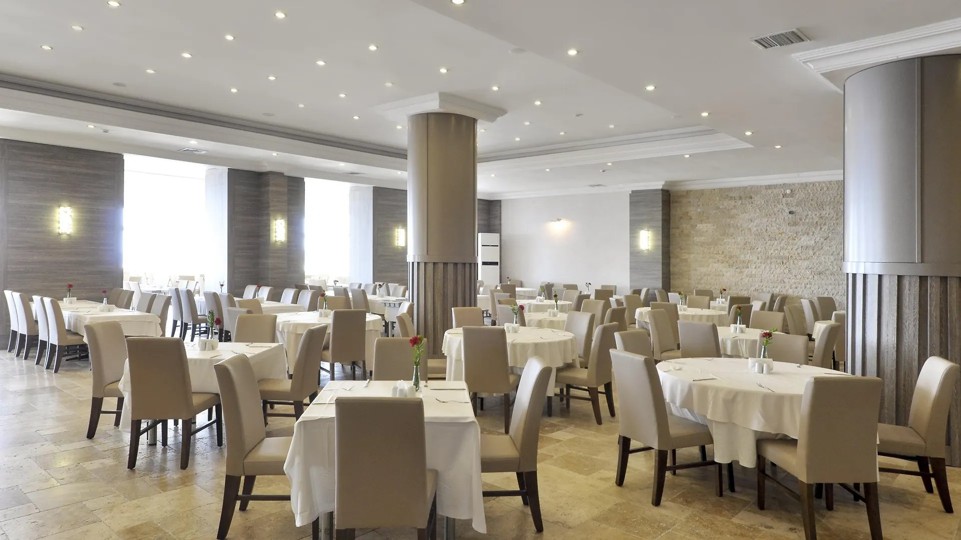 Курортный комплекс Alkoclar Adakule Hotel Кушадасы