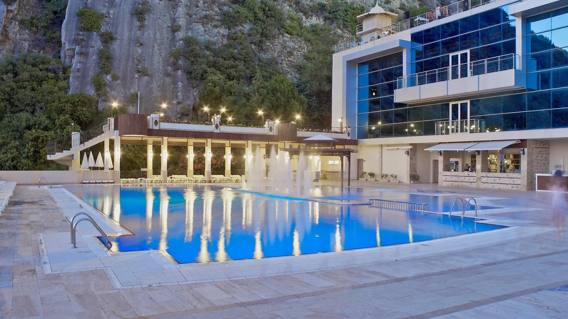 Курортный комплекс Alkoclar Adakule Hotel Кушадасы