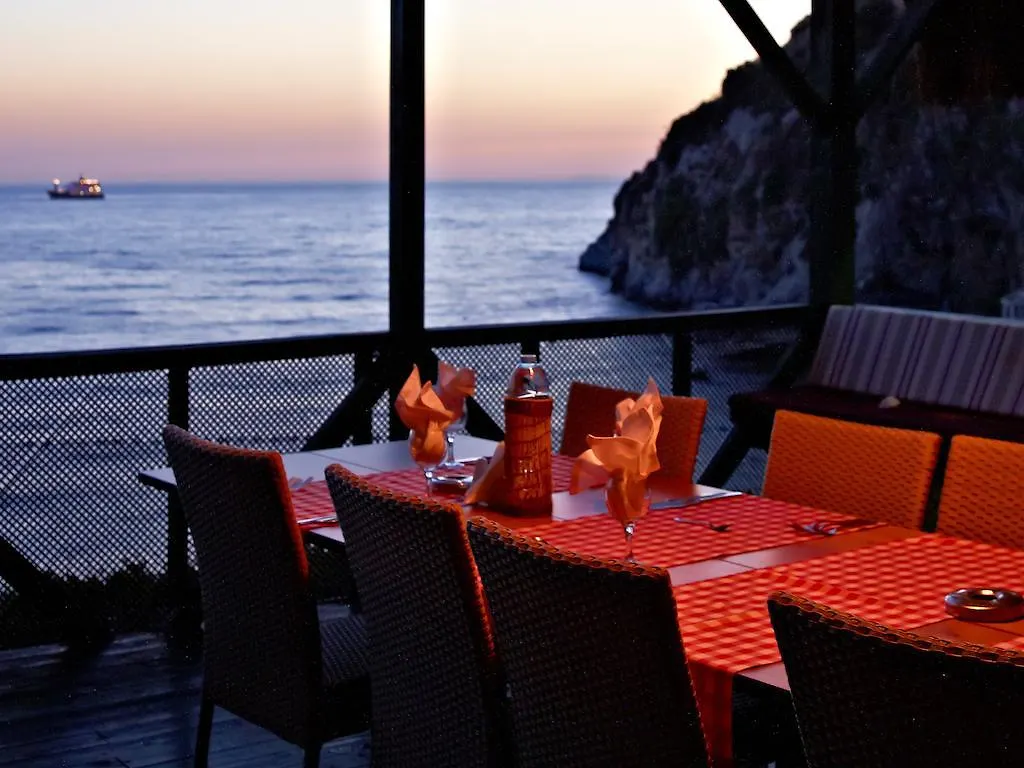 Курортный комплекс Alkoclar Adakule Hotel Кушадасы